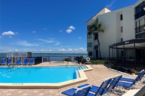 Condo à Saint Petersburg, Floride, 2 chambres  № 2339745