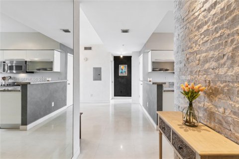 Copropriété à louer à Miami, Floride: 2 chambres, 107.58 m2 № 2393061 - photo 15