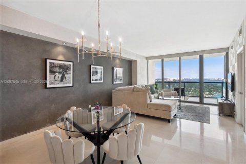 Copropriété à louer à Miami, Floride: 2 chambres, 107.58 m2 № 2393061 - photo 2
