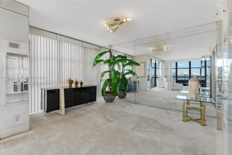 Купить кондоминиум в Халландейл-Бич, Флорида 2 спальни, 132.85м2, № 1976378 - фото 20