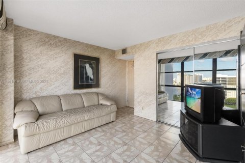 Купить кондоминиум в Халландейл-Бич, Флорида 2 спальни, 132.85м2, № 1976378 - фото 26