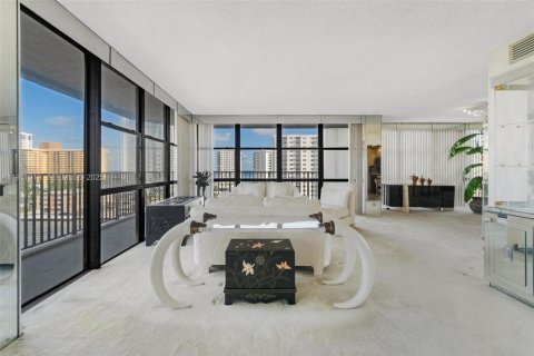 Купить кондоминиум в Халландейл-Бич, Флорида 2 спальни, 132.85м2, № 1976378 - фото 3