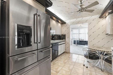 Купить кондоминиум в Халландейл-Бич, Флорида 2 спальни, 132.85м2, № 1976378 - фото 14