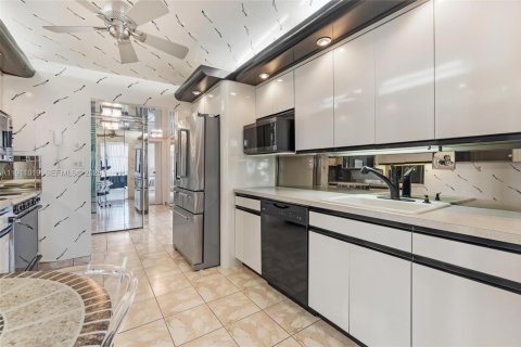 Купить кондоминиум в Халландейл-Бич, Флорида 2 спальни, 132.85м2, № 1976378 - фото 6