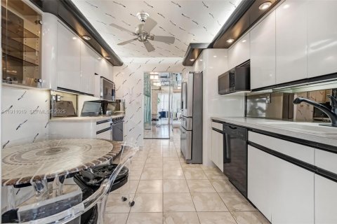 Купить кондоминиум в Халландейл-Бич, Флорида 2 спальни, 132.85м2, № 1976378 - фото 15