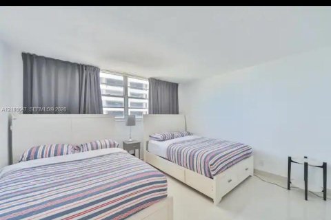 Condo in Hollywood, Florida, 1 bedroom  № 2430259 - photo 19