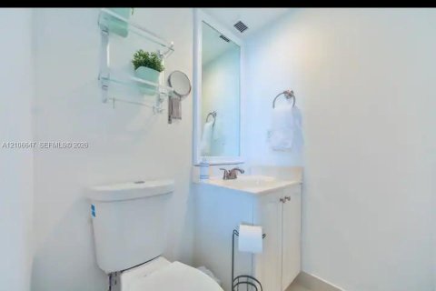 Condo in Hollywood, Florida, 1 bedroom  № 2430259 - photo 25