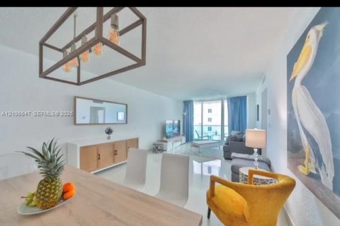 Condo in Hollywood, Florida, 1 bedroom  № 2430259 - photo 9