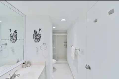 Condo in Hollywood, Florida, 1 bedroom  № 2430259 - photo 21