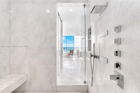 Купить кондоминиум в Санни-Айлс-Бич, Флорида 4 спальни, 444.07м2, № 1938615 - фото 16