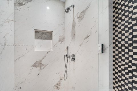 Купить кондоминиум в Санни-Айлс-Бич, Флорида 4 спальни, 444.07м2, № 1938615 - фото 26