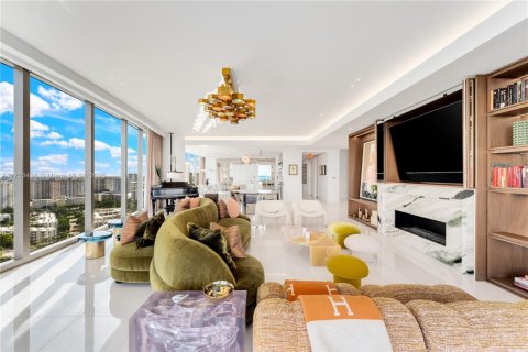 Купить кондоминиум в Санни-Айлс-Бич, Флорида 4 спальни, 444.07м2, № 1938615 - фото 3