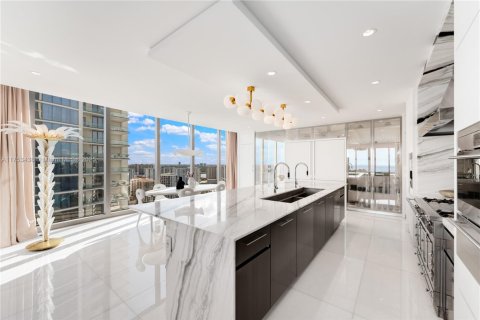 Купить кондоминиум в Санни-Айлс-Бич, Флорида 4 спальни, 444.07м2, № 1938615 - фото 5