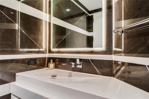 Купить кондоминиум в Санни-Айлс-Бич, Флорида 4 спальни, 444.07м2, № 1938615 - фото 27