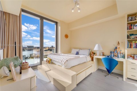 Купить кондоминиум в Санни-Айлс-Бич, Флорида 4 спальни, 444.07м2, № 1938615 - фото 22