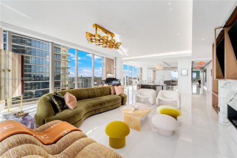 Купить кондоминиум в Санни-Айлс-Бич, Флорида 4 спальни, 444.07м2, № 1938615 - фото 4