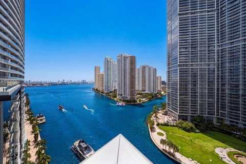 Купить кондоминиум в Майами, Флорида 2 спальни, 114.92м2, № 2247736 - фото 2