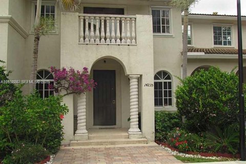 Townhouse in Homestead, Florida 3 bedrooms, 146.79 sq.m. № 1990681 - photo 1