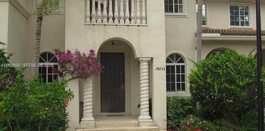 Townhouse in Homestead, Florida 3 bedrooms, 146.79 sq.m. № 1990681