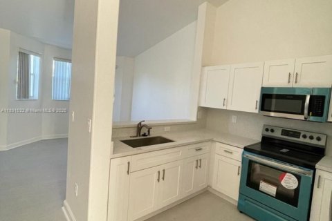 Снять в аренду кондоминиум в Хомстед, Флорида 3 спальни, 108.32м2, № 1944507 - фото 2