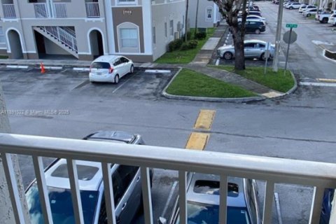 Снять в аренду кондоминиум в Хомстед, Флорида 3 спальни, 108.32м2, № 1944507 - фото 19