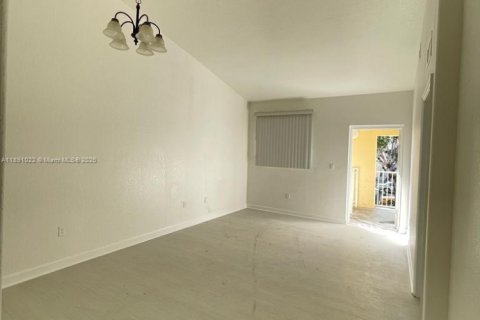 Снять в аренду кондоминиум в Хомстед, Флорида 3 спальни, 108.32м2, № 1944507 - фото 1