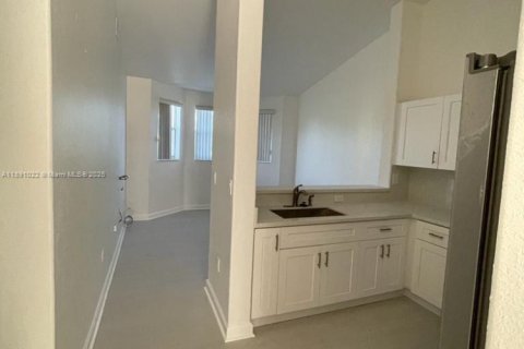 Снять в аренду кондоминиум в Хомстед, Флорида 3 спальни, 108.32м2, № 1944507 - фото 3