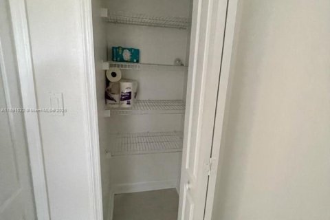 Снять в аренду кондоминиум в Хомстед, Флорида 3 спальни, 108.32м2, № 1944507 - фото 9