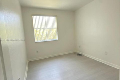 Снять в аренду кондоминиум в Хомстед, Флорида 3 спальни, 108.32м2, № 1944507 - фото 23