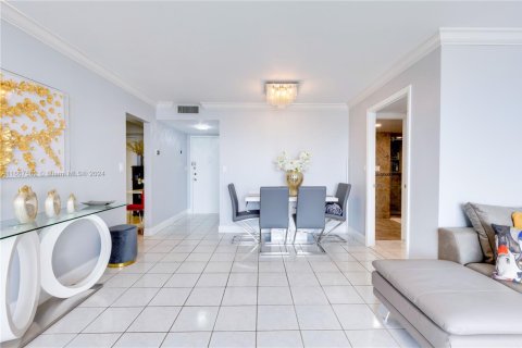 Copropriété à vendre à Aventura, Floride: 2 chambres, 99.68 m2 № 2037085 - photo 10