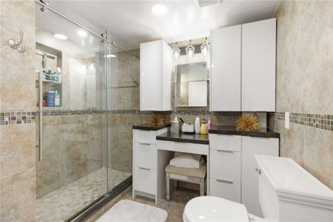 Copropriété à vendre à Aventura, Floride: 2 chambres, 99.68 m2 № 2037085 - photo 29