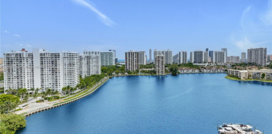 Condo à Aventura, Floride, 2 chambres  № 2037085