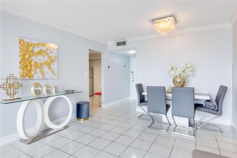 Copropriété à vendre à Aventura, Floride: 2 chambres, 99.68 m2 № 2037085 - photo 9