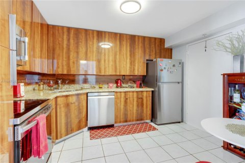 Copropriété à vendre à Aventura, Floride: 2 chambres, 99.68 m2 № 2037085 - photo 12