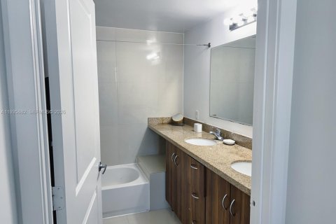 Condominio en alquiler en Miami, Florida, 3 dormitorios, 106.47 m2 № 1993808 - foto 20