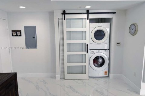 Condominio en alquiler en Miami, Florida, 3 dormitorios, 106.47 m2 № 1993808 - foto 24