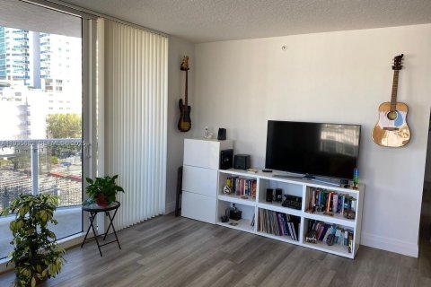 Condominio en alquiler en Miami, Florida, 3 dormitorios, 106.47 m2 № 1993808 - foto 3