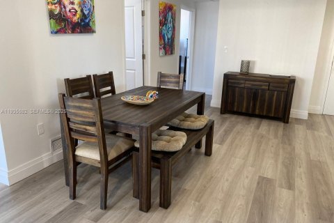 Condominio en alquiler en Miami, Florida, 3 dormitorios, 106.47 m2 № 1993808 - foto 11