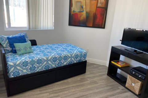 Condominio en alquiler en Miami, Florida, 3 dormitorios, 106.47 m2 № 1993808 - foto 9