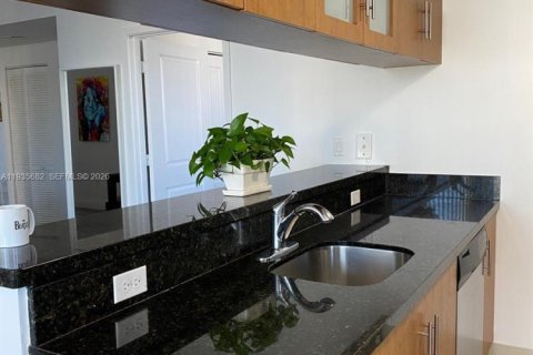 Condominio en alquiler en Miami, Florida, 3 dormitorios, 106.47 m2 № 1993808 - foto 18
