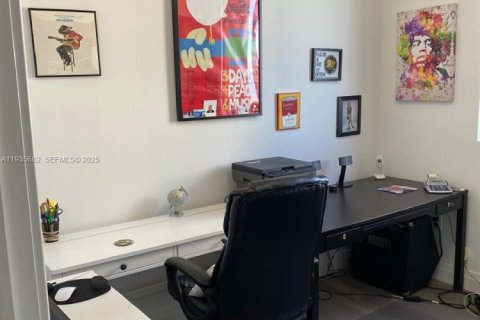 Condominio en alquiler en Miami, Florida, 3 dormitorios, 106.47 m2 № 1993808 - foto 10