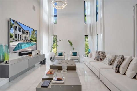 House in Hallandale Beach, Florida 6 bedrooms, 607.67 sq.m. № 2192765 - photo 3