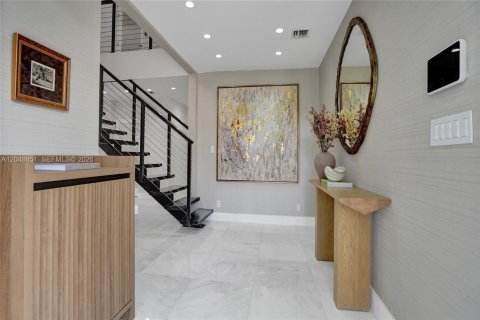 House in Hallandale Beach, Florida 6 bedrooms, 607.67 sq.m. № 2192765 - photo 12