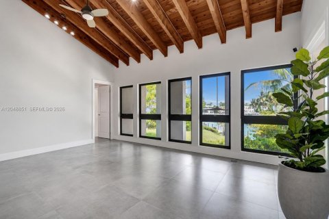House in Hallandale Beach, Florida 6 bedrooms, 607.67 sq.m. № 2192765 - photo 28