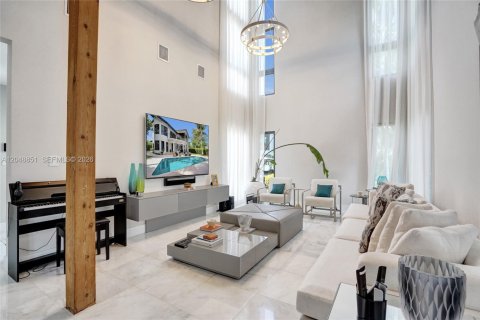 House in Hallandale Beach, Florida 6 bedrooms, 607.67 sq.m. № 2192765 - photo 14
