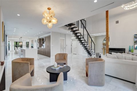 House in Hallandale Beach, Florida 6 bedrooms, 607.67 sq.m. № 2192765 - photo 16