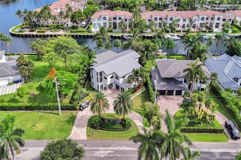 House in Hallandale Beach, Florida 6 bedrooms, 607.67 sq.m. № 2192765 - photo 9