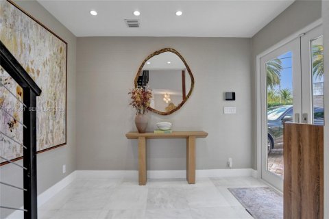House in Hallandale Beach, Florida 6 bedrooms, 607.67 sq.m. № 2192765 - photo 11