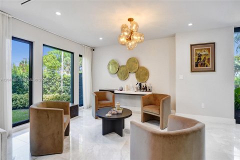House in Hallandale Beach, Florida 6 bedrooms, 607.67 sq.m. № 2192765 - photo 17