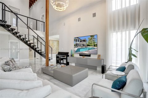 House in Hallandale Beach, Florida 6 bedrooms, 607.67 sq.m. № 2192765 - photo 15
